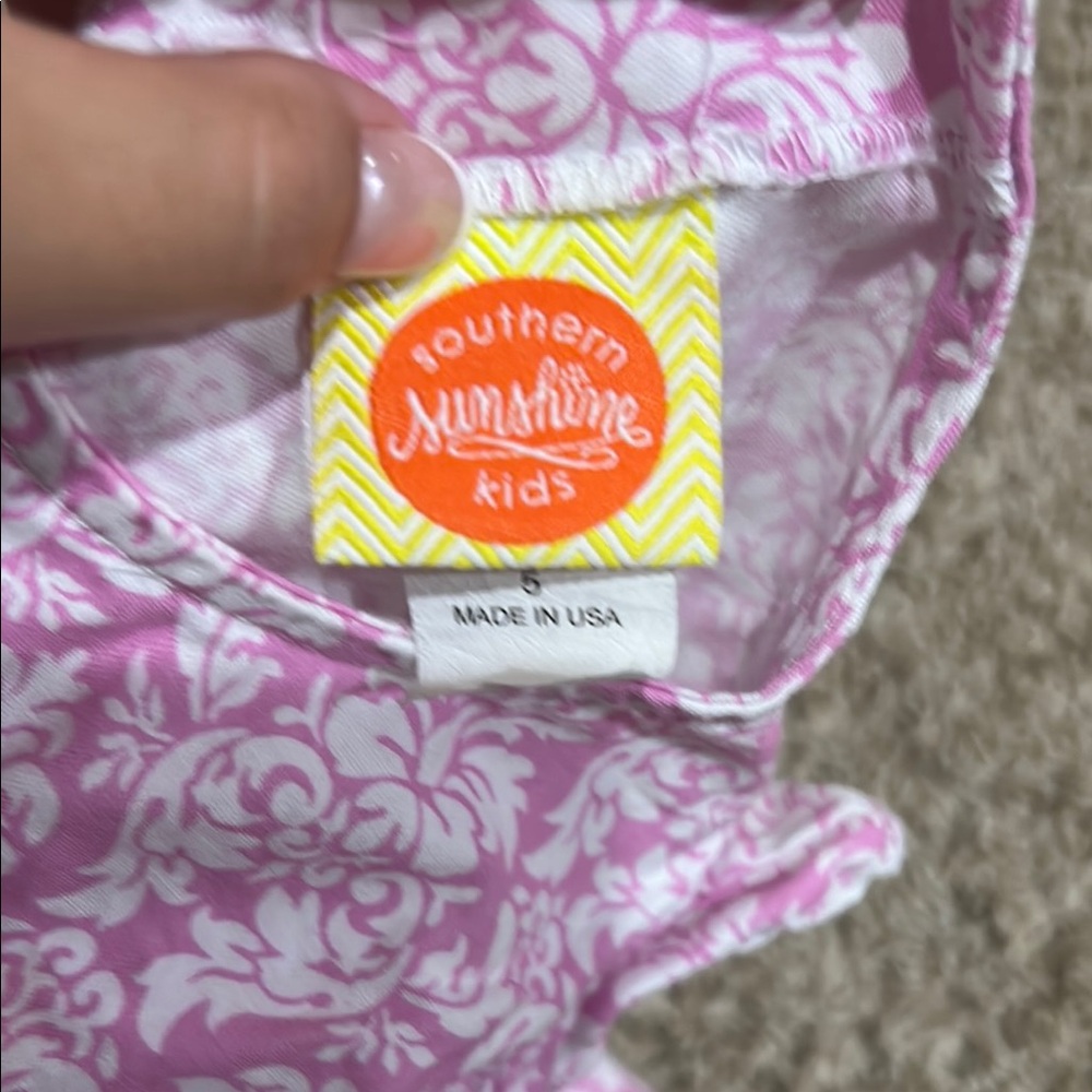 Pink Patterned Top and White Shorts Set size 5 - Picture 3 of 8